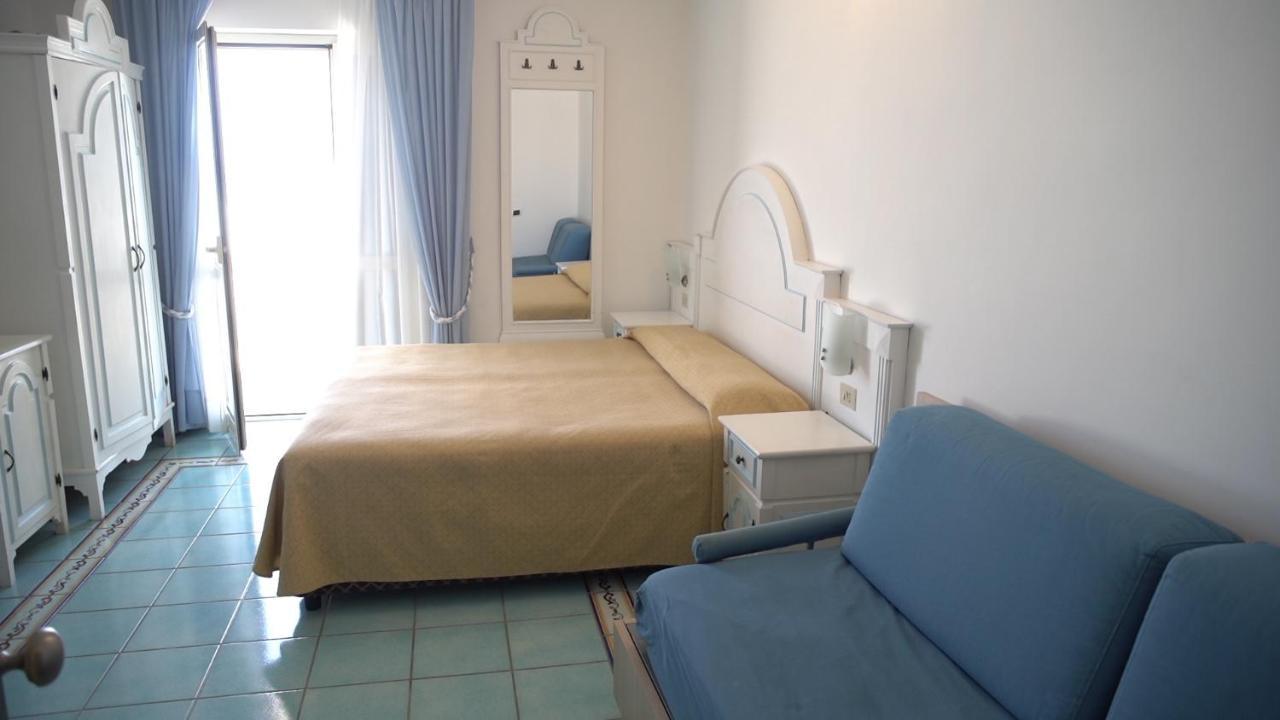 Hotel Isolabella Ventotene Exterior photo